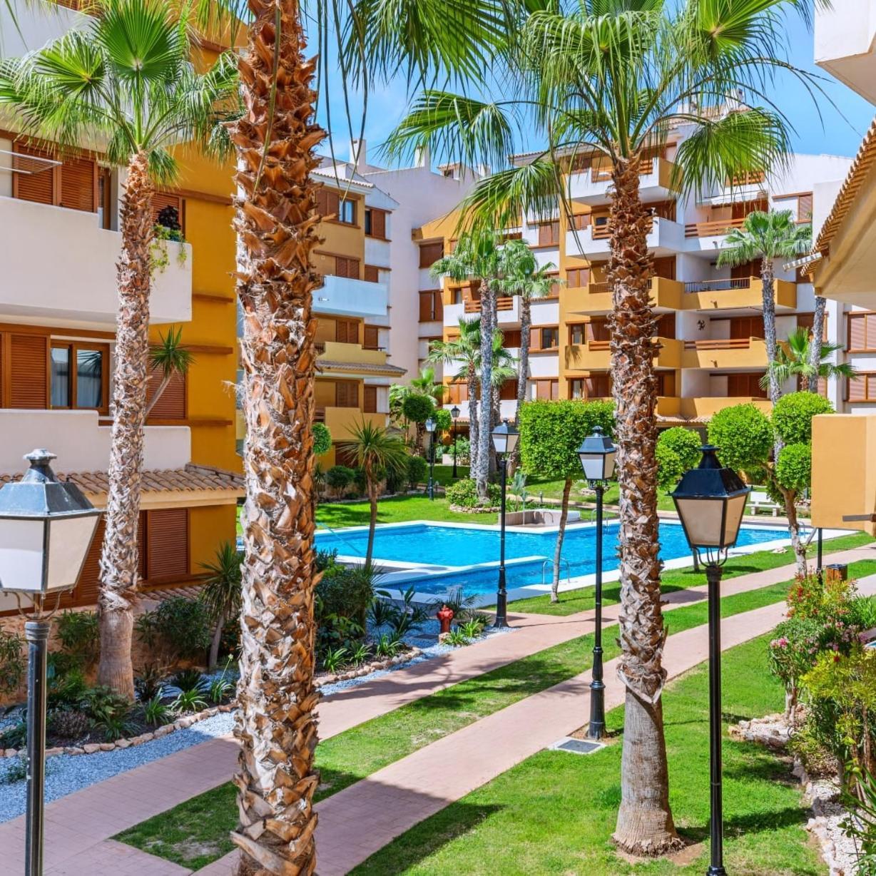 Olivia Sunny 2 Bedroom Apartament Punta Prima Torrevieja Luaran gambar